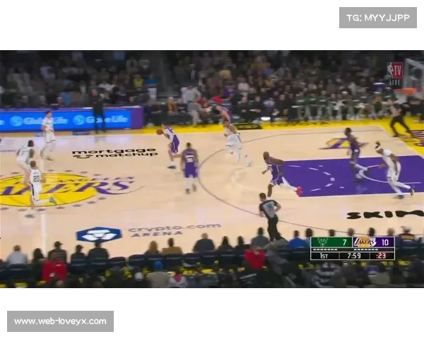 詹姆斯空接背扣，湖人东契奇半场三双创纪录