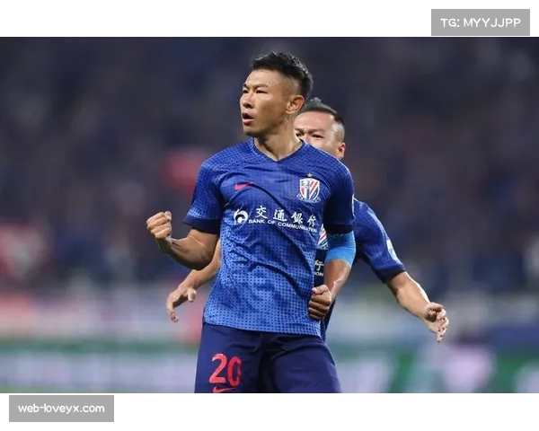 于汉超转型教练亮相申花冬训场，从传奇边锋蜕变为战术传承关键纽带