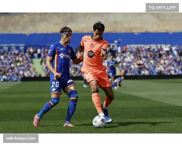 巴萨2-0赫塔菲11分领跑积分榜，费尔明破门